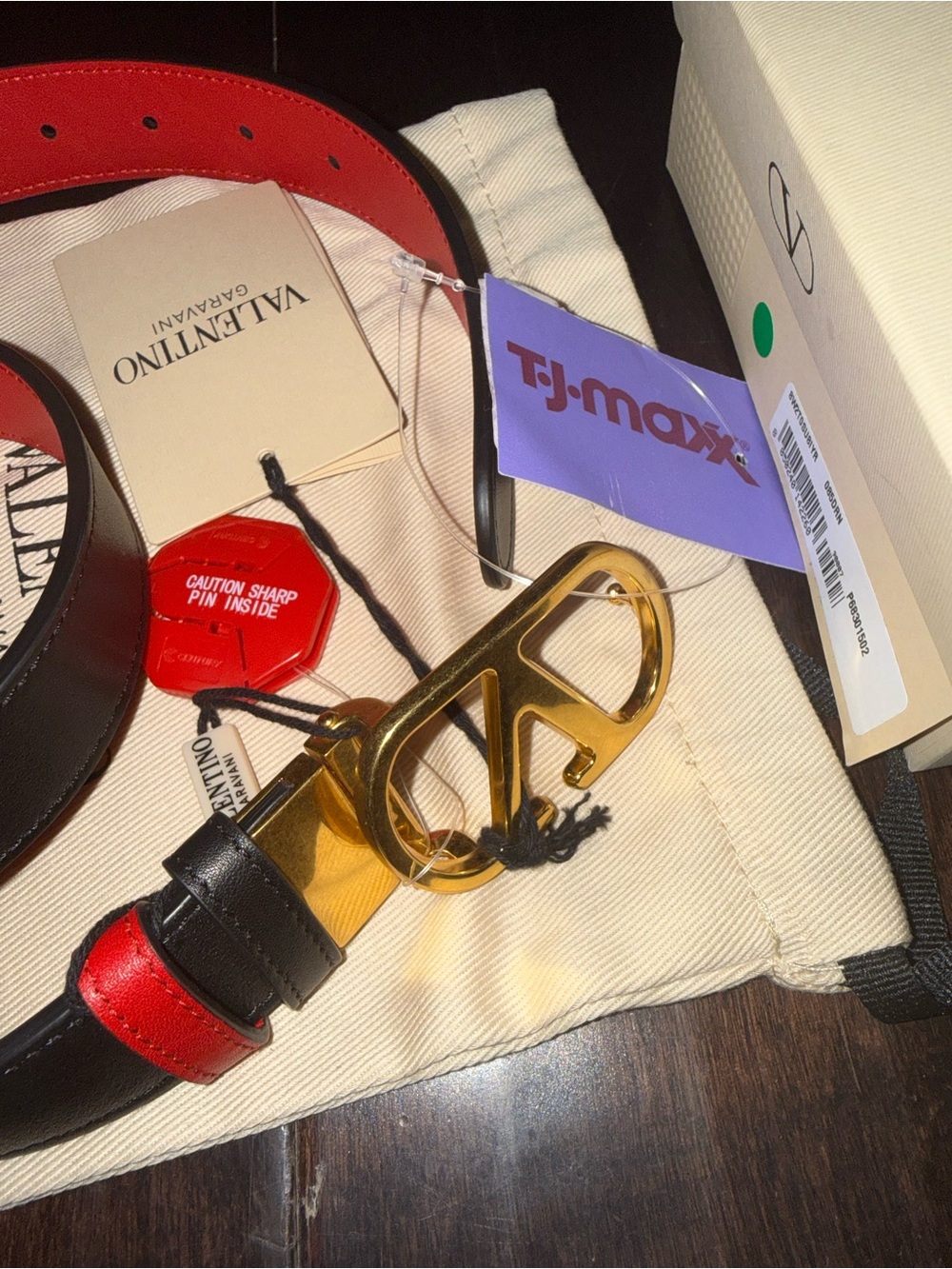 Valentino Garavani Reversible Black and Red Leather Logo Buckle Belt - Picture 6 of 10